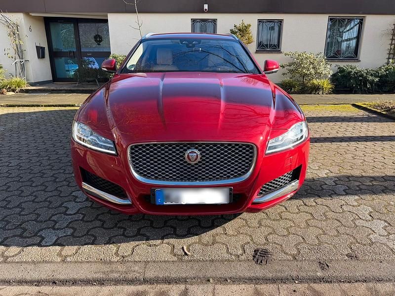 Gebraucht Jaguar XF Sportbrake 300 PS (220 kW) 2019 Rot Kombi
