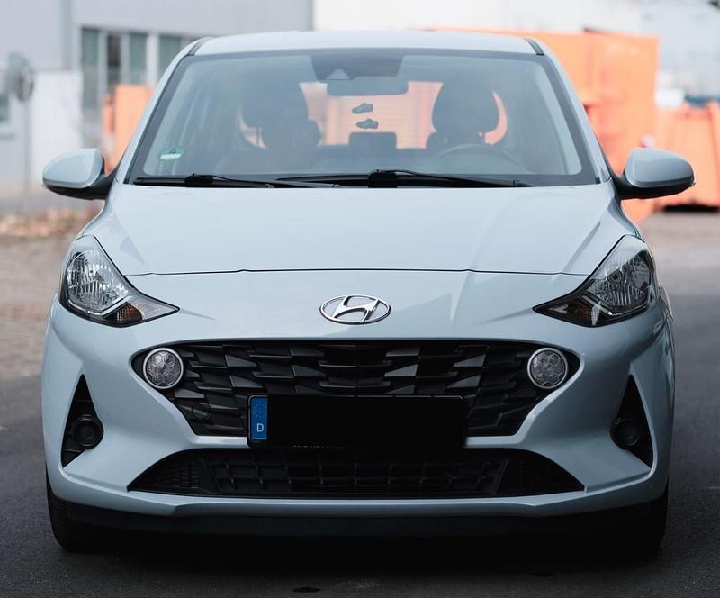 Gebraucht Hyundai i10 Trend 84 PS (61 kW) 2020 Weiß Kleinwagen
