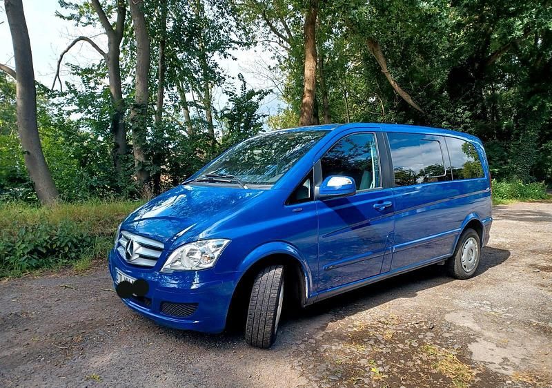 Blau Gebraucht 2013 Mercedes Viano Van / Kleinbus | 13.500 € - Bild 1/4