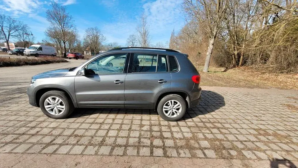 Gebraucht VW Tiguan Trendline 140 PS (102 kW) 2013 Grau SUV