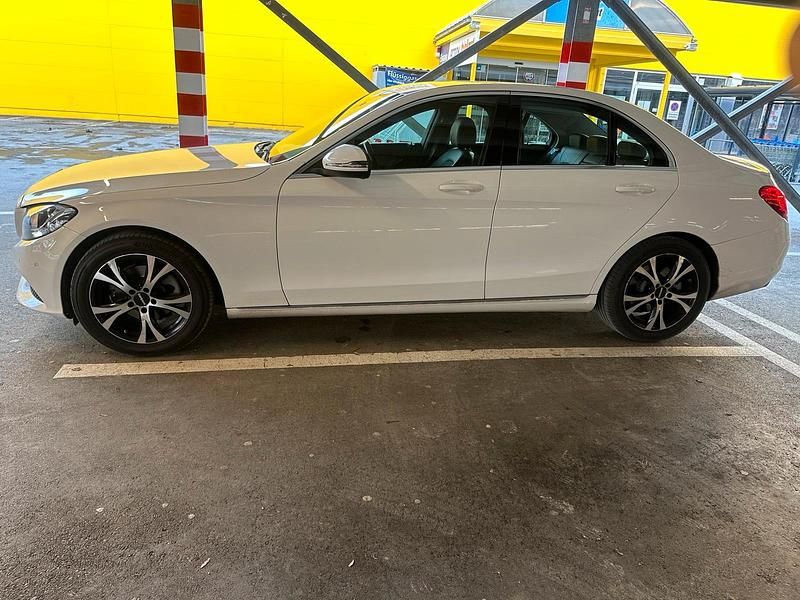 Gebraucht Mercedes C200 136 PS (100 kW) 2016 Weiß Limousine
