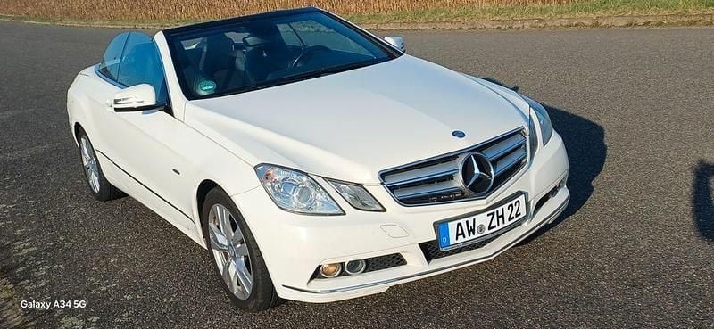 Gebraucht Mercedes E220 Avantgarde 170 PS (125 kW) 2011 Weiß Cabrio