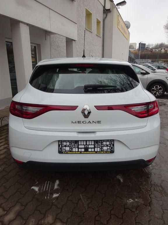 Gebraucht Renault Mégane IV Zen 140 PS (102 kW) 2019 Weiß Limousine