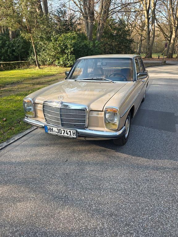 Gebraucht Mercedes 230 120 PS (88 kW) 1974 Beige Limousine