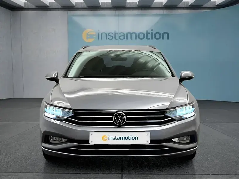Gebraucht VW Passat 150 PS (110 kW) 2023 Silber Kombi