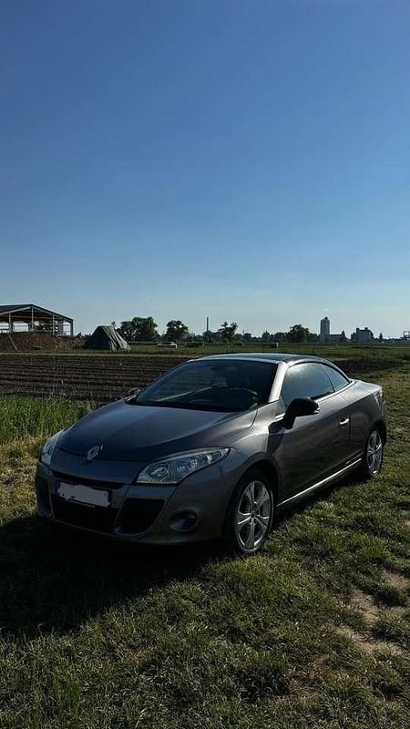 Grau Gebraucht 2010 Renault Mégane Cabriolet Expression Cabrio | 5.300 € (Fairer Preis) - Bild 1/4