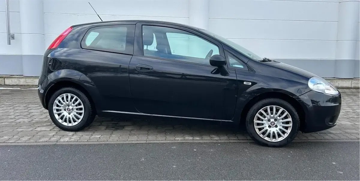 Gebraucht Fiat Grande Punto Basis 69 PS (50 kW) 2013 Blau Kleinwagen