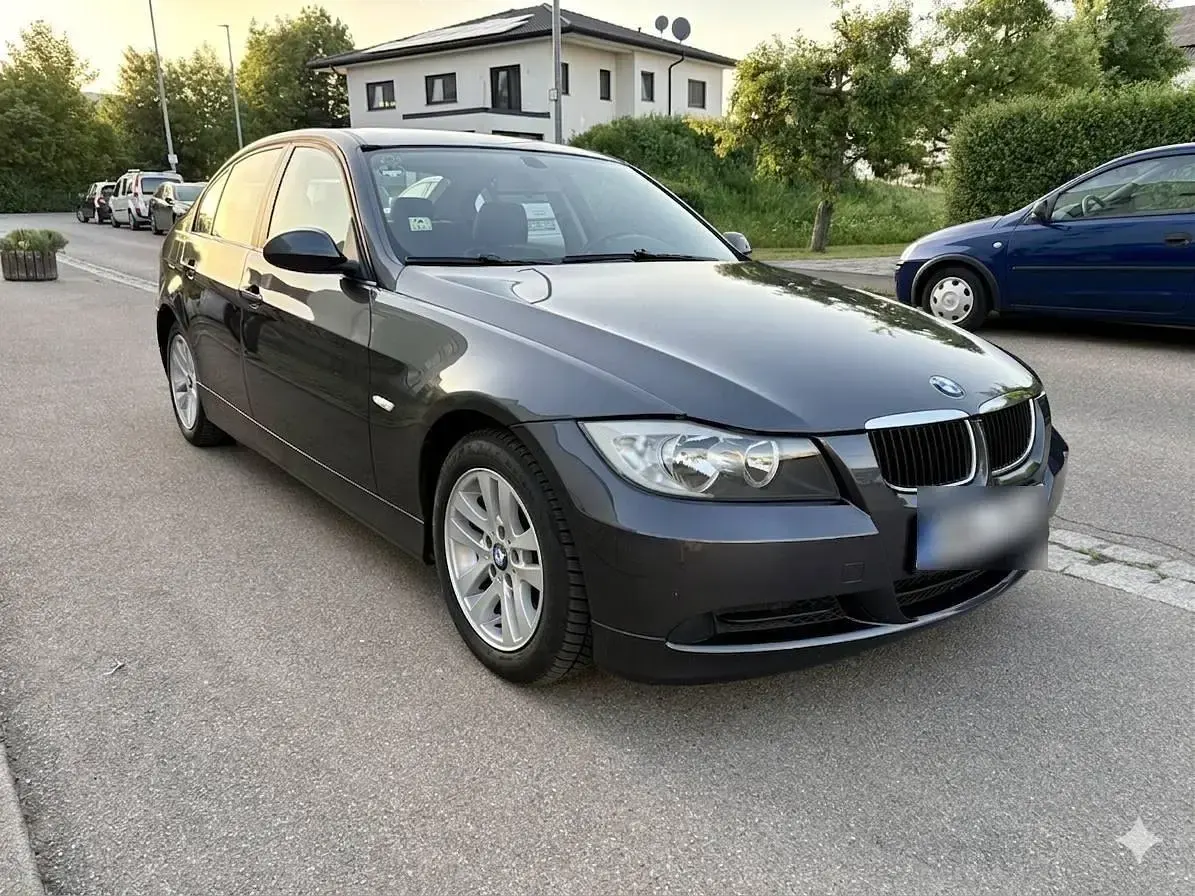 Gebraucht BMW 320 163 PS (119 kW) 2005 Grau Limousine