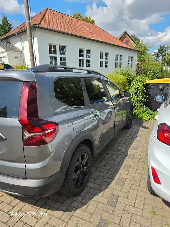 Gebraucht Dacia Jogger Extreme 141 PS (103 kW) 2025 Grau Van / Kleinbus