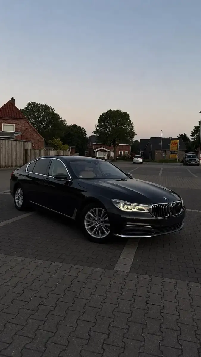 Gebraucht BMW 730 Executive 265 PS (194 kW) 2016 Grau Limousine
