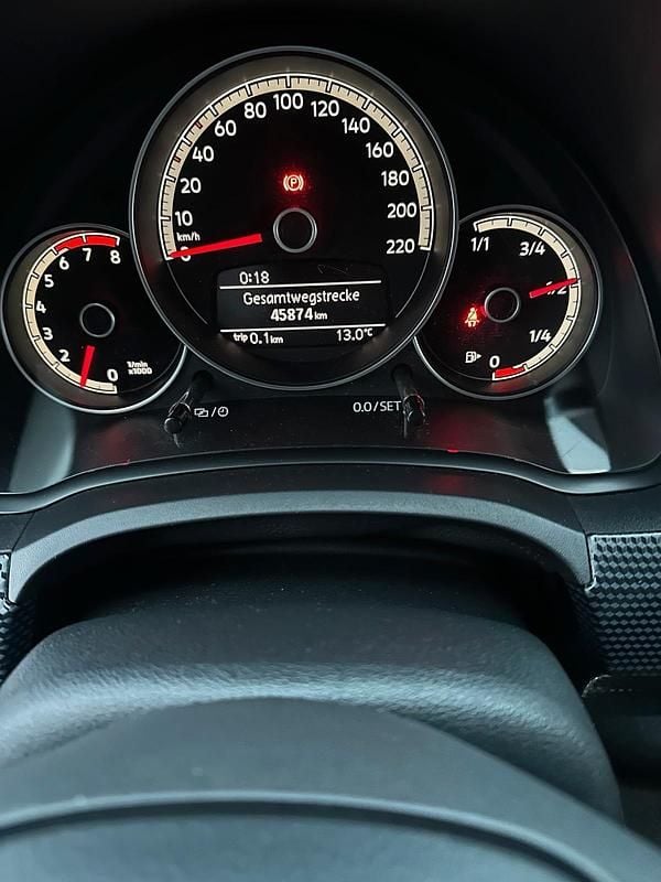 Second-hand VW up! 60 CP (44 kW) 2020 Negru Hatchback