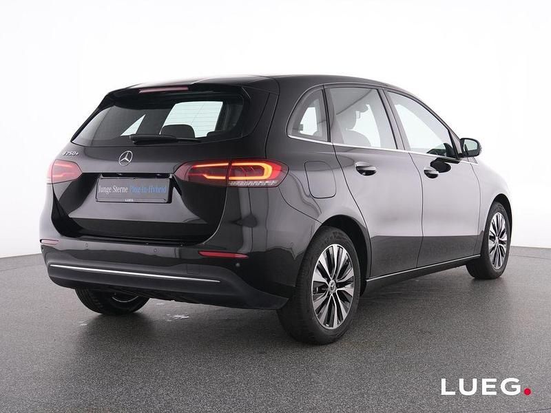 Gebraucht Mercedes E250 Style 160 PS (117 kW) 2022 Schwarz Limousine