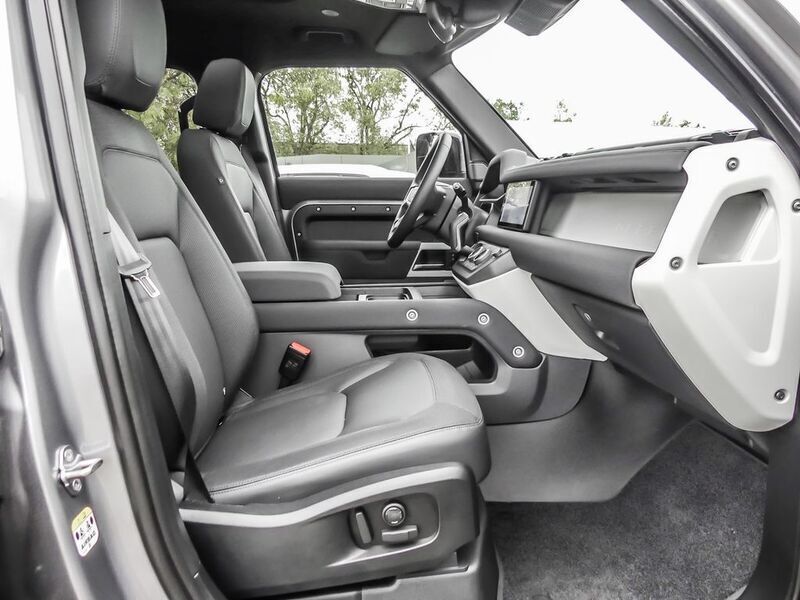 Gebraucht Land Rover Defender SE Dynamic 405 PS (297 kW) 2023 Eiger grey SUV