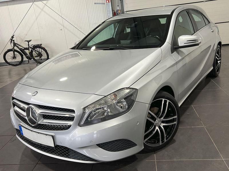 Polarsilber Gebraucht 2013 Mercedes A180 Limousine | 11.995 € (Etwas zu teuer) - Bild 1/4
