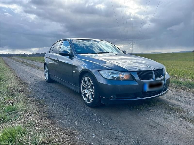 Gebraucht BMW 318 143 PS (105 kW) 2008 Grau Limousine