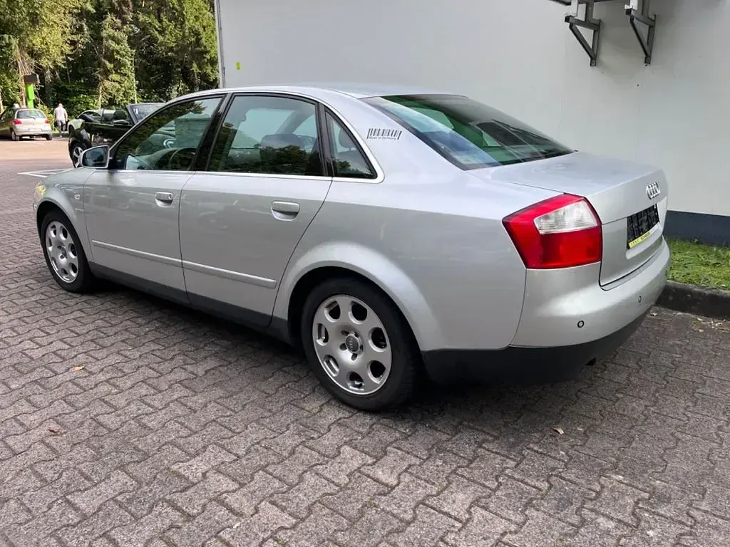 Gebraucht Audi A4 131 PS (96 kW) 2000 Silber Limousine