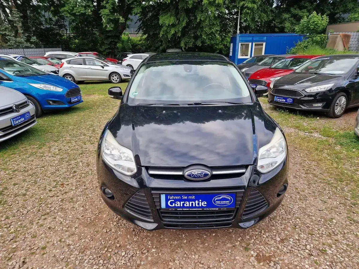 Gebraucht Ford Focus 101 PS (74 kW) 2014 Pantherschwarz metallic Kombi