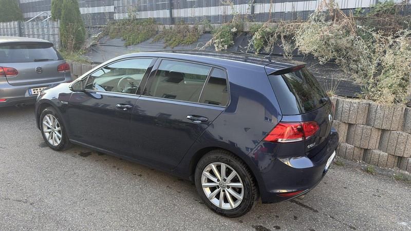 Blau Gebraucht 2016 VW Golf VII Trendline Limousine | 9.400 € (Fairer Preis) - Bild 1/4