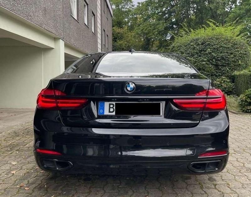 Second-hand BMW 740 326 CP (239 kW) 2017 Berlinǎ