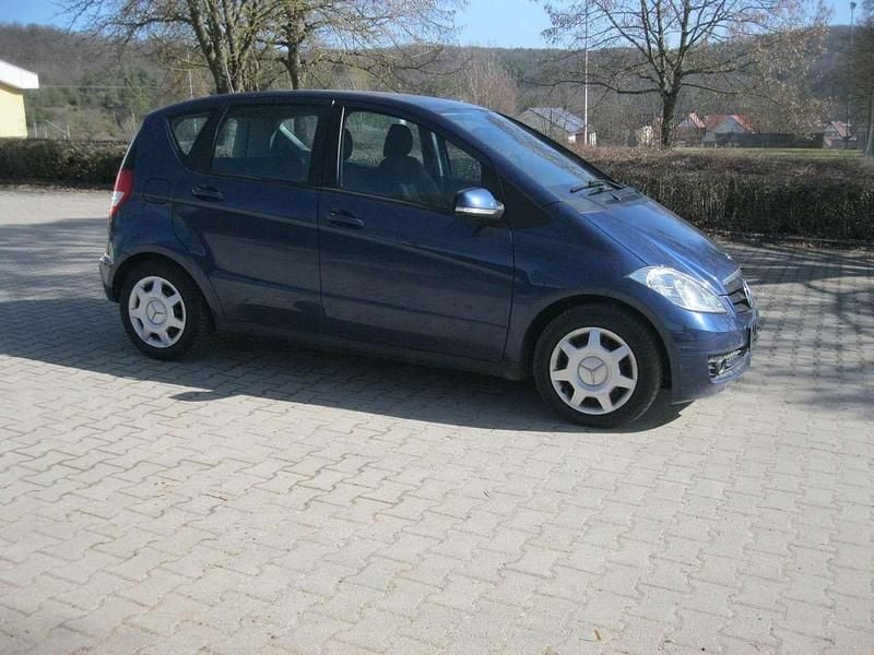 Gebraucht Mercedes A160 95 PS (69 kW) 2012 Blau Limousine