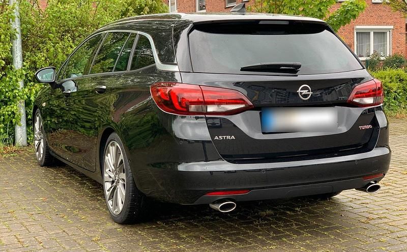 Usata Opel Astra 200 CV (147 kW) 2017 Nero Station wagon