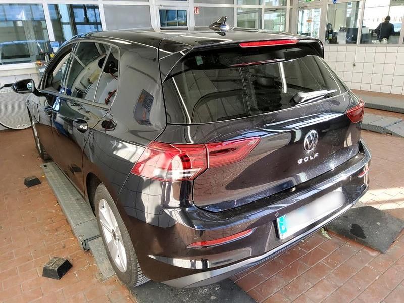 Gebraucht VW Golf VIII Life 131 PS (96 kW) 2023 Schwarz Limousine