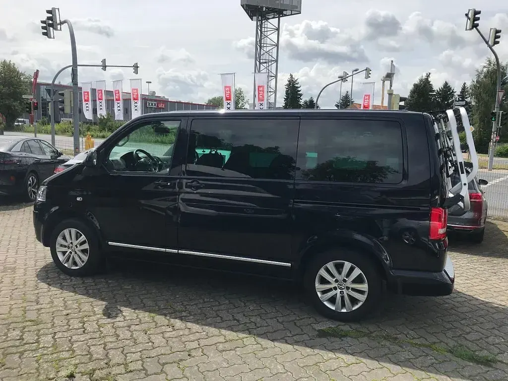 Second-hand VW Multivan Highline 179 CP (131 kW) 2015 Negru Monovolum