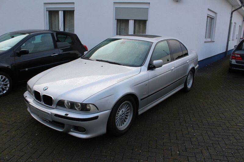 Silber metallic Gebraucht 2000 BMW 530 M Sport Limousine | 12.900 € - Bild 1/4