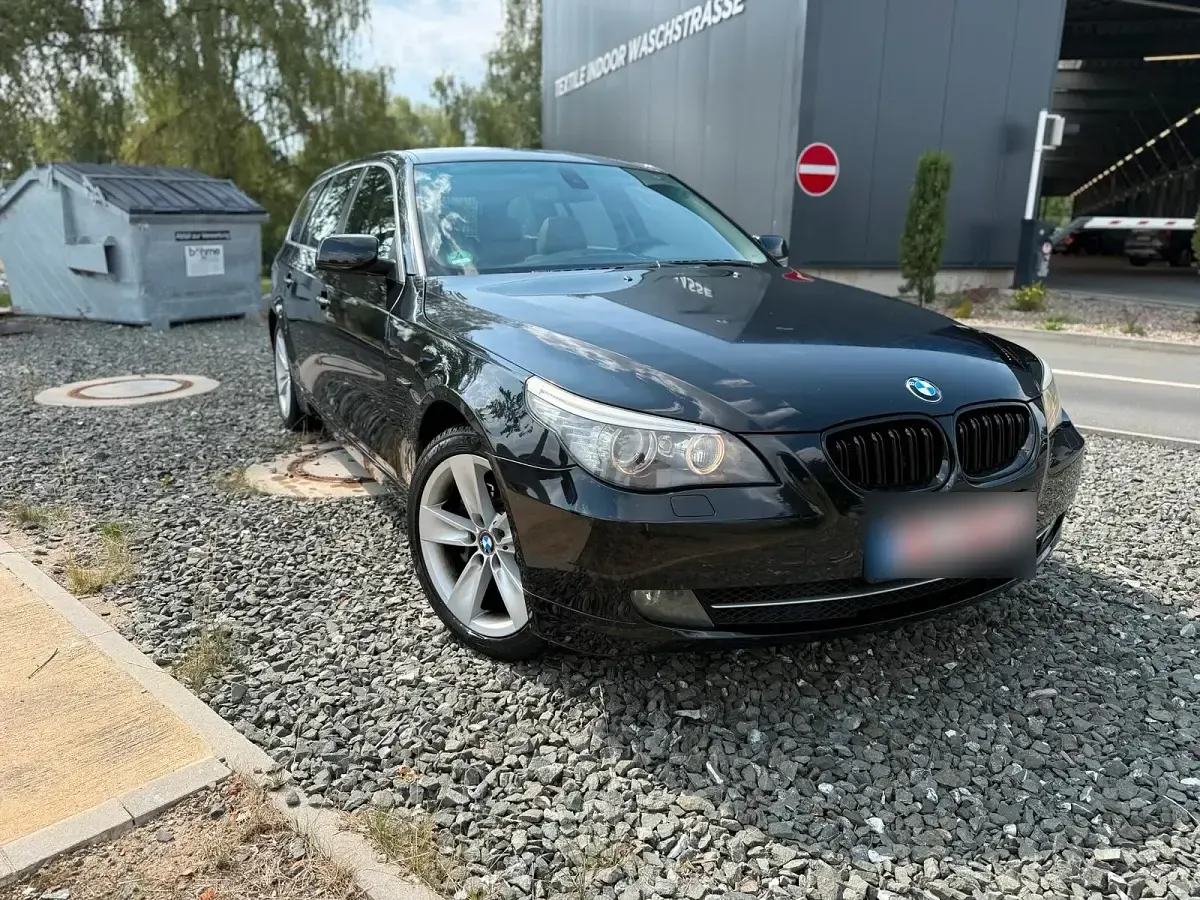 Gebraucht BMW 525 218 PS (160 kW) 2008 Schwarz Kombi
