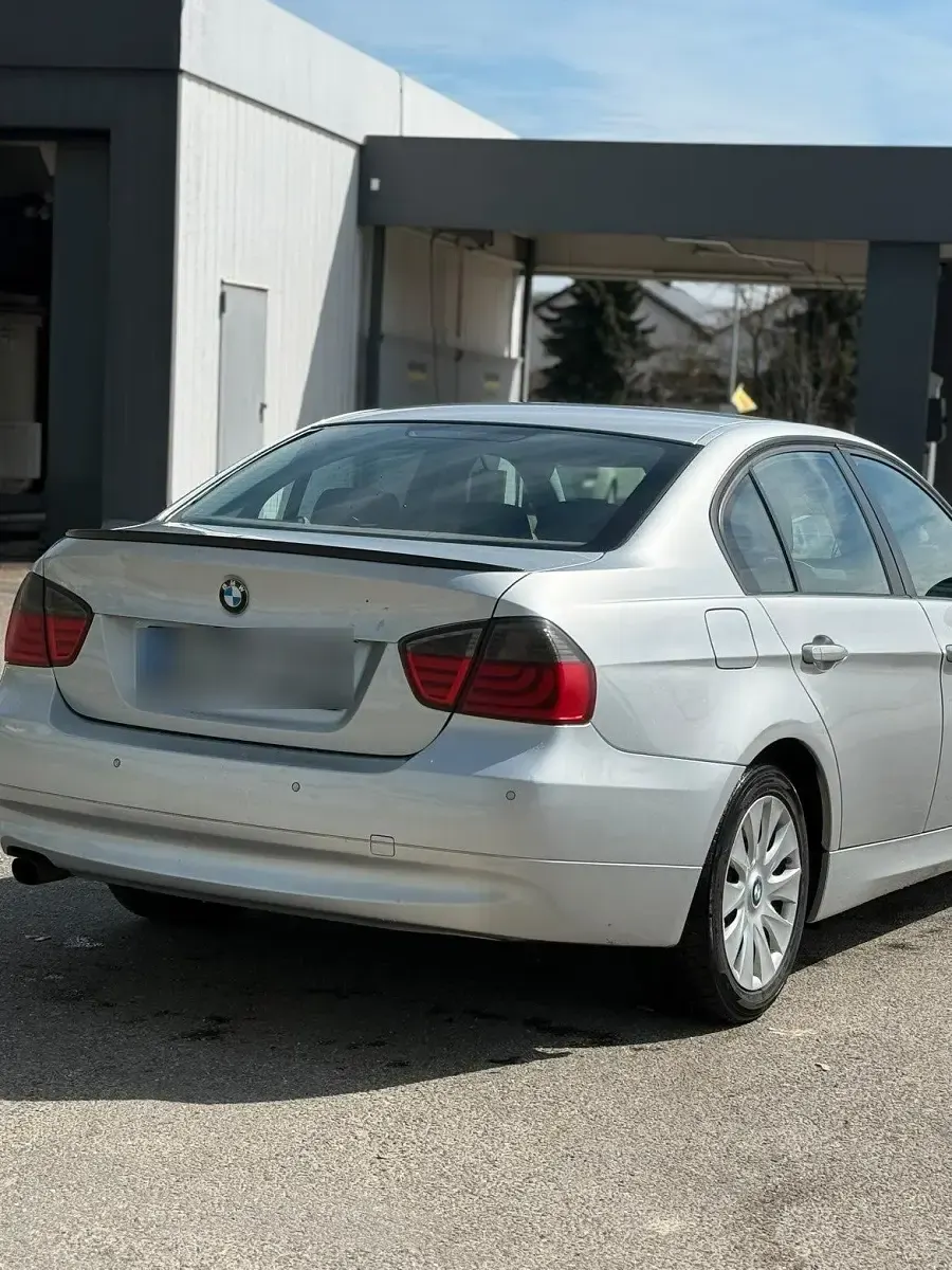 Gebraucht BMW 318 147 PS (108 kW) 2007 Grau Limousine