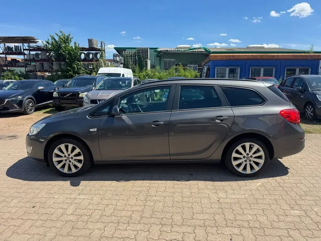 Gebraucht Opel Astra Design Edition 140 PS (102 kW) 2012 Schwarz Kombi