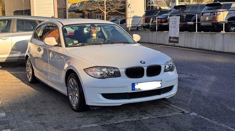 Weiß Gebraucht 2011 BMW 116 Lifestyle Kleinwagen | 3.000 € (Superpreis) - Bild 1/4