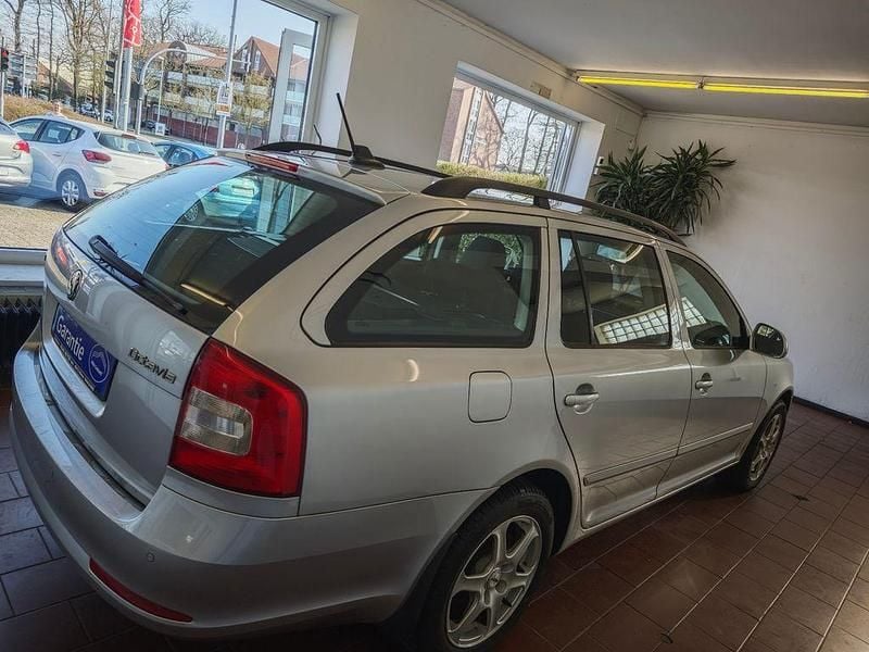 Gebraucht Skoda Octavia Ambition 122 PS (89 kW) 2012 Silber Kombi