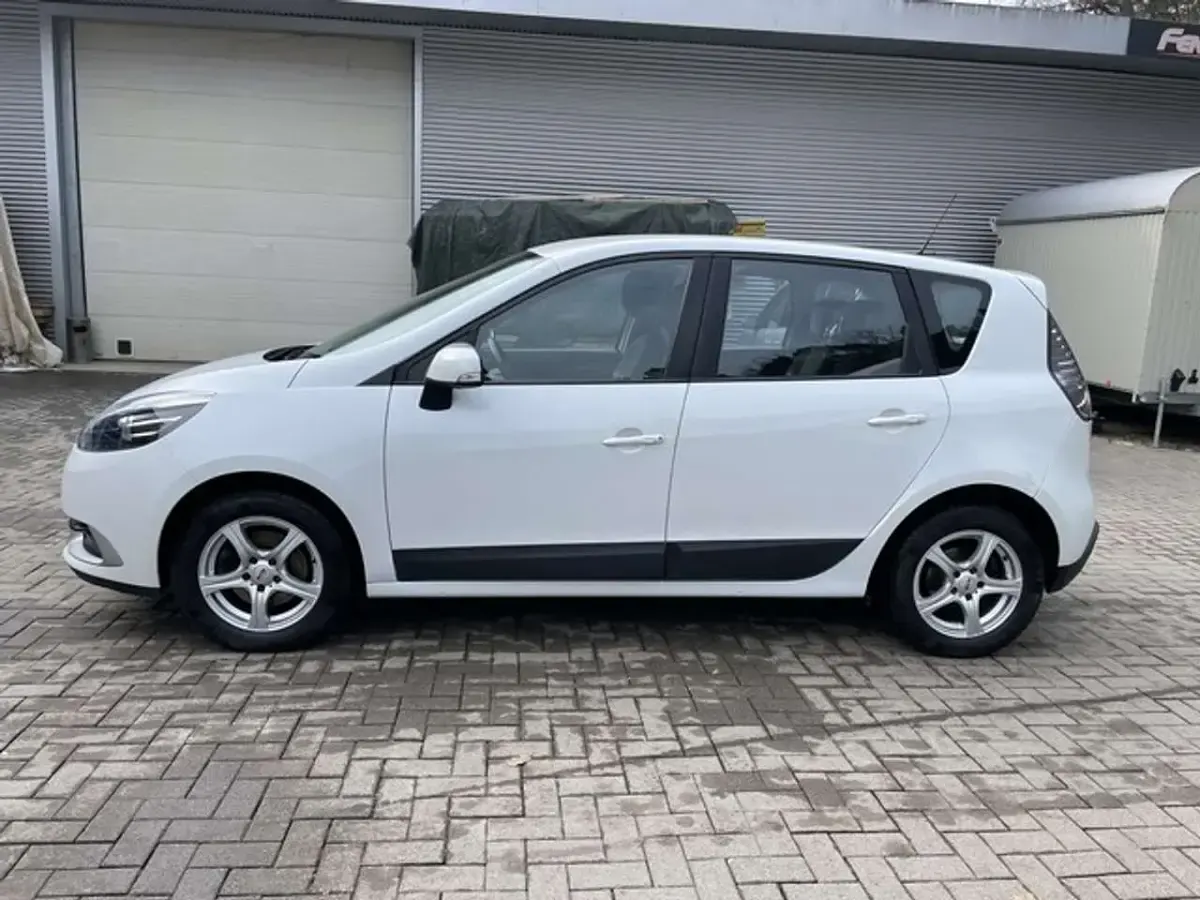 Gebraucht Renault Scénic III Dynamique 110 PS (80 kW) 2012 Weiß Van / Kleinbus
