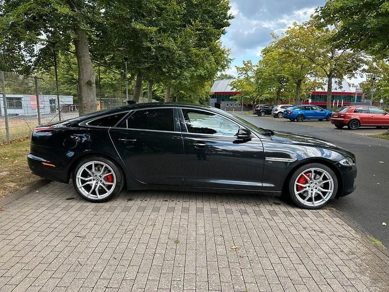 Schwarz Gebraucht 2016 Jaguar XJ Portfolio Limousine | 24.000 € (Etwas zu teuer) - Bild 1/4