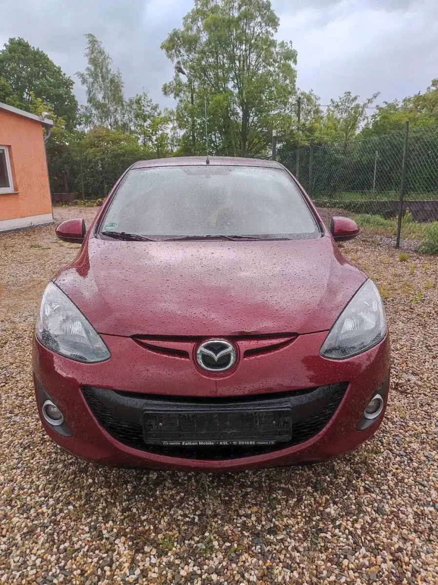 Używany Mazda 2 75 KM (55 kW) 2012 Czerwony Hatchback