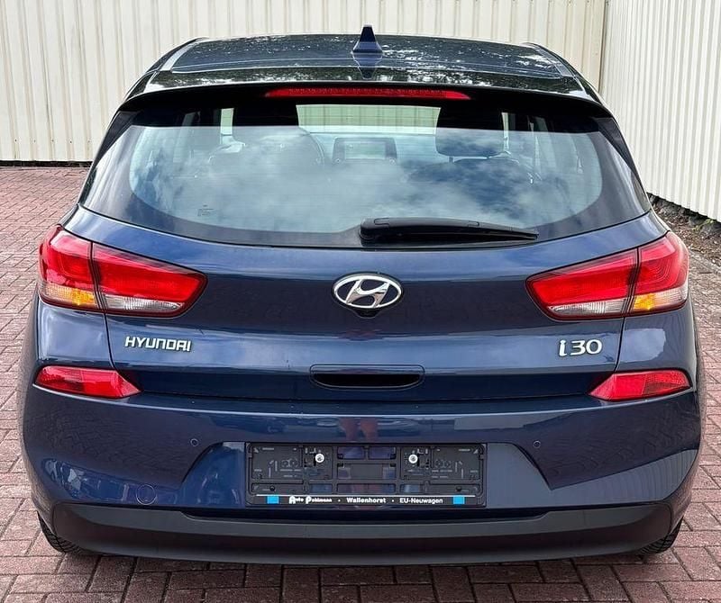 Gebraucht Hyundai i30 Trend 140 PS (102 kW) 2018 Blau Limousine