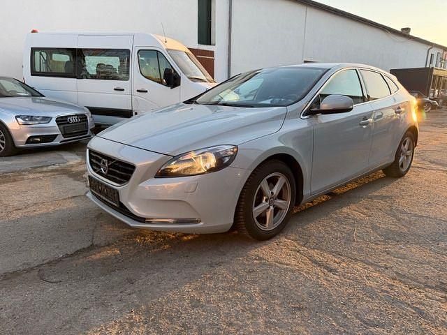 Gebraucht Volvo V40 Momentum 114 PS (83 kW) 2013 Blau Limousine
