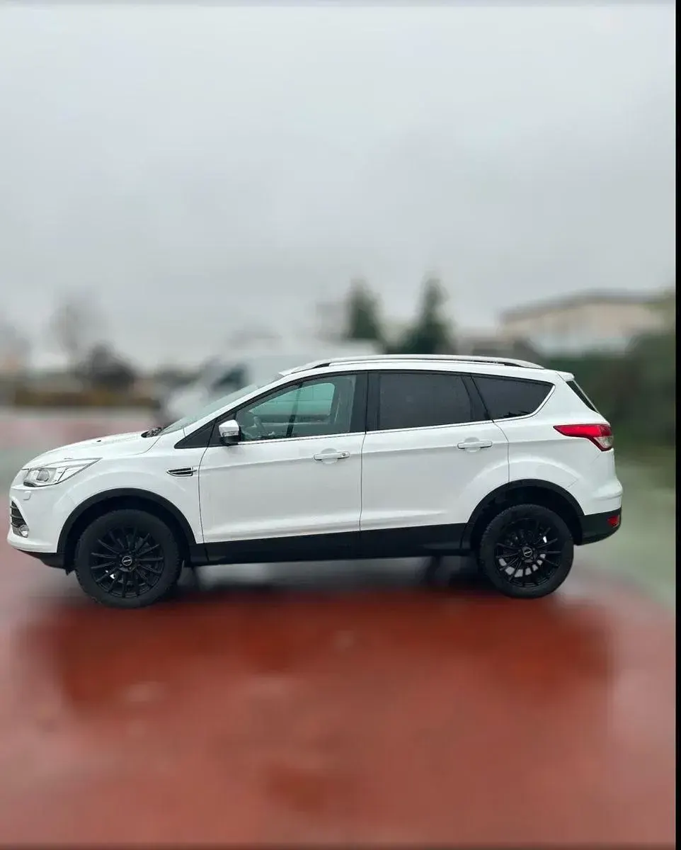 Gebraucht Ford Kuga Trend 120 PS (88 kW) 2016 Weiß SUV