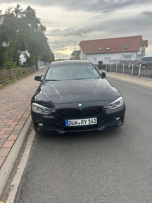 Schwarz Gebraucht 2014 BMW 320 Luxury Line Kombi | 7.299 € (Superpreis) - Bild 1/4