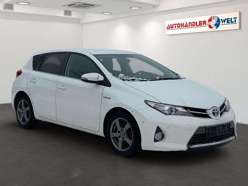 Gebraucht Toyota Auris Hybrid Life+ 99 PS (72 kW) 2014 Weiß Limousine