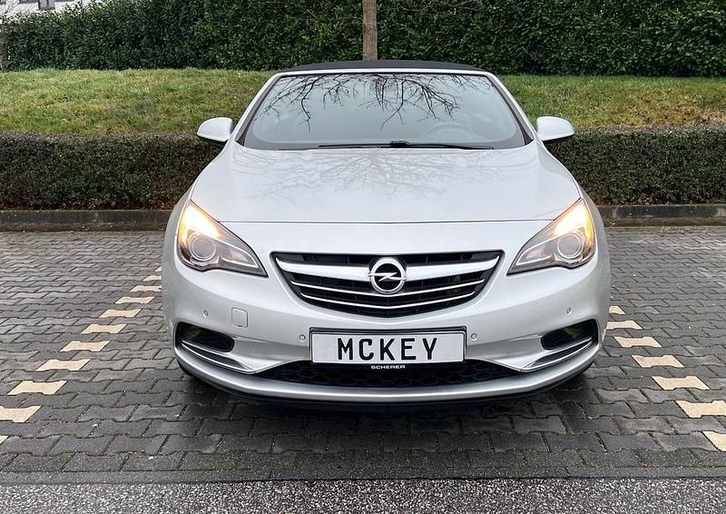 Silber Gebraucht 2018 Opel Cascada Edition Cabrio | 11.100 € (Fairer Preis) - Bild 1/4