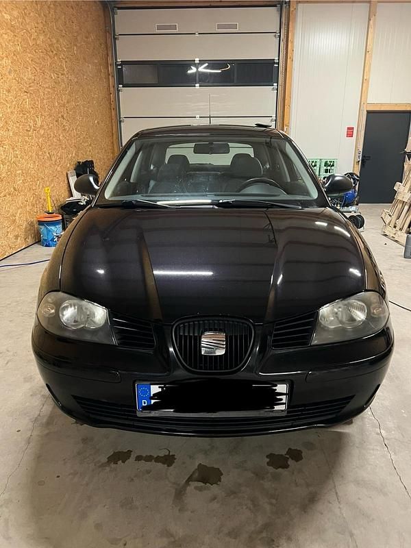 Schwarz Gebraucht 2003 Seat Ibiza Limousine | 900 € (Fairer Preis) - Bild 1/4