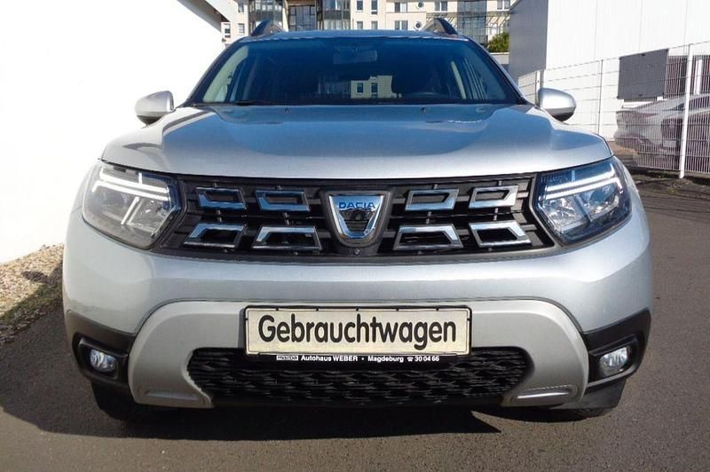 Grau Gebraucht 2021 Dacia Duster Prestige SUV | 10.900 € (Superpreis) - Bild 1/4