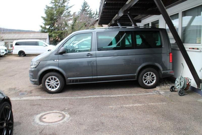 Gebraucht VW Multivan 150 PS (110 kW) 2016 Grau Van
