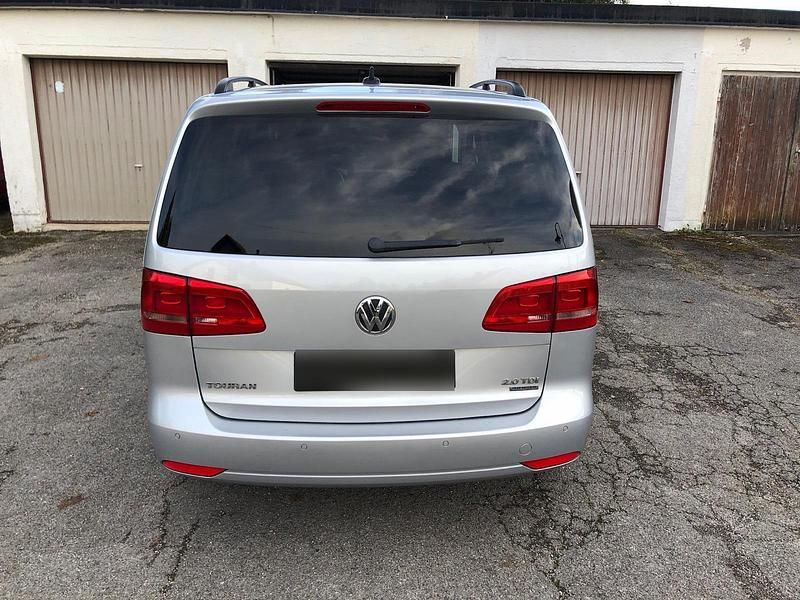 Gebraucht VW Touran 140 PS (102 kW) 2014 Silber Van / Kleinbus