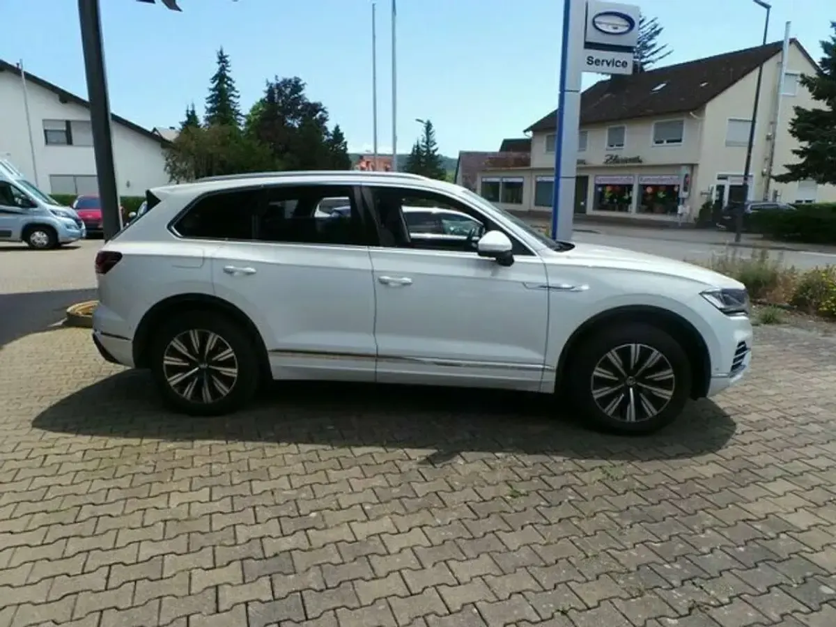Gebraucht VW Touareg Elegance 286 PS (210 kW) 2020 Pure white SUV