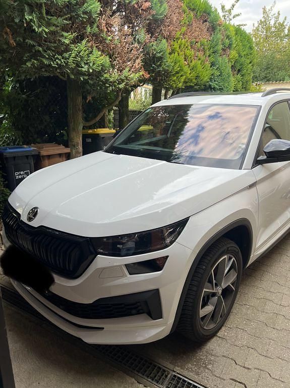 Weiß Gebraucht 2022 Skoda Kodiaq SportLine SUV | 38.999 € (Fairer Preis) - Bild 1/4