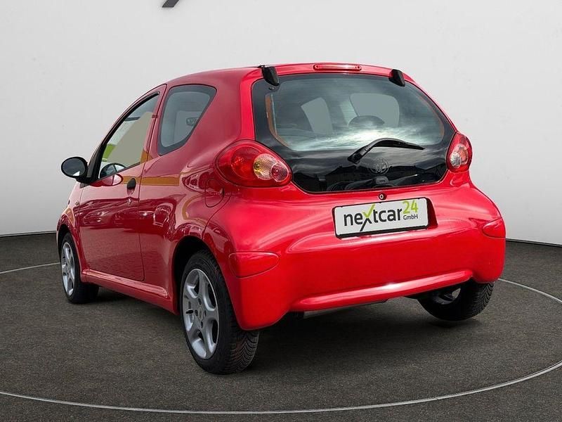 Gebraucht Toyota Aygo Basis 68 PS (50 kW) 2006 Rot Kleinwagen