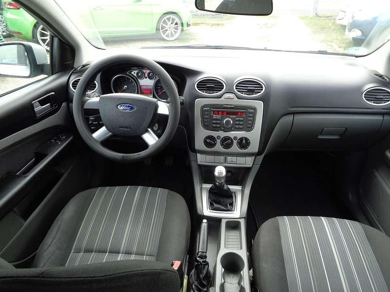 Gebraucht Ford Focus 101 PS (74 kW) 2011 Silber Limousine